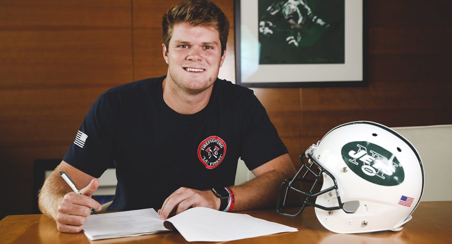 Sam Darnold Signs Contract