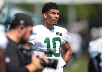 Lazard to IR as Jets Make  Roster Moves Ahead of Kickoff