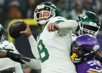 London Losers; Jets Hand Vikes win as Rodgers Throws 3 Picks