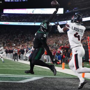 Jets Trounce Texas as Offense Comes to Life in 21-13 Victory