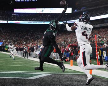 Jets Trounce Texas as Offense Comes to Life in 21-13 Victory