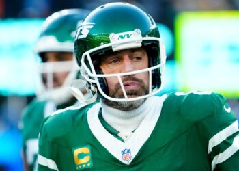 Aaron Rodgers Injures Knee; Ulbrich Expects QB to face Bills