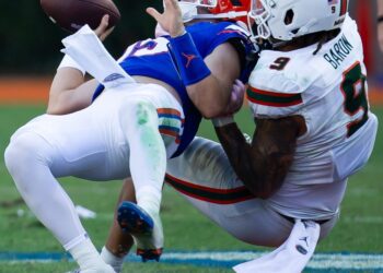 New York Jets Trade Up and Select DE Tyler Baron in Round 5